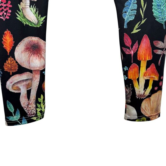 Society 6 Black with large print colorful mushroom Leggings Size XL - Picture 14 of 14